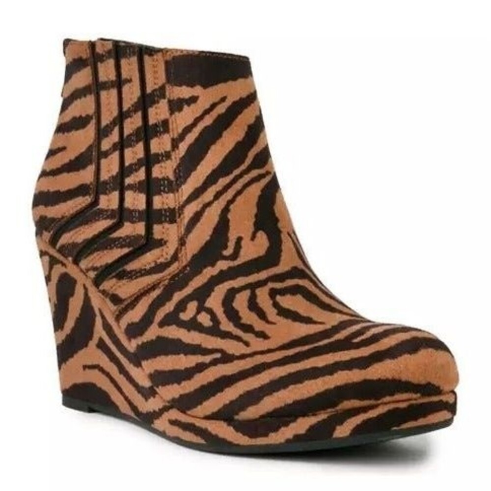 Sugar Juliette Wedge Tiger Stripe Booties Boots, Size 6.5 NEW